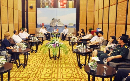 广宁省领导会见古巴代表团